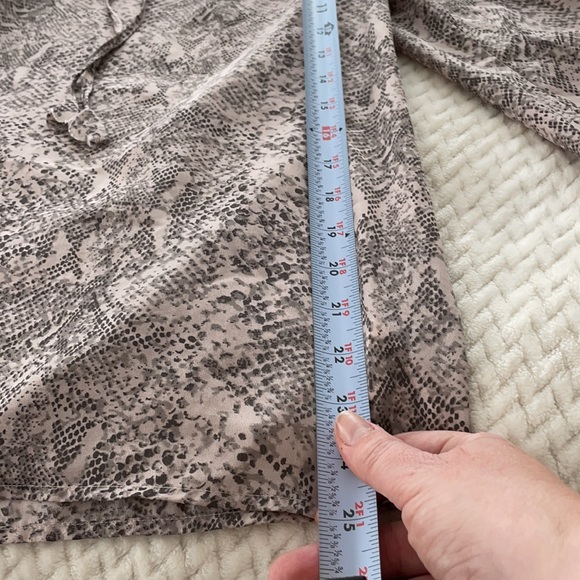 Two maternity work tops blouses - Picture 9 of 11